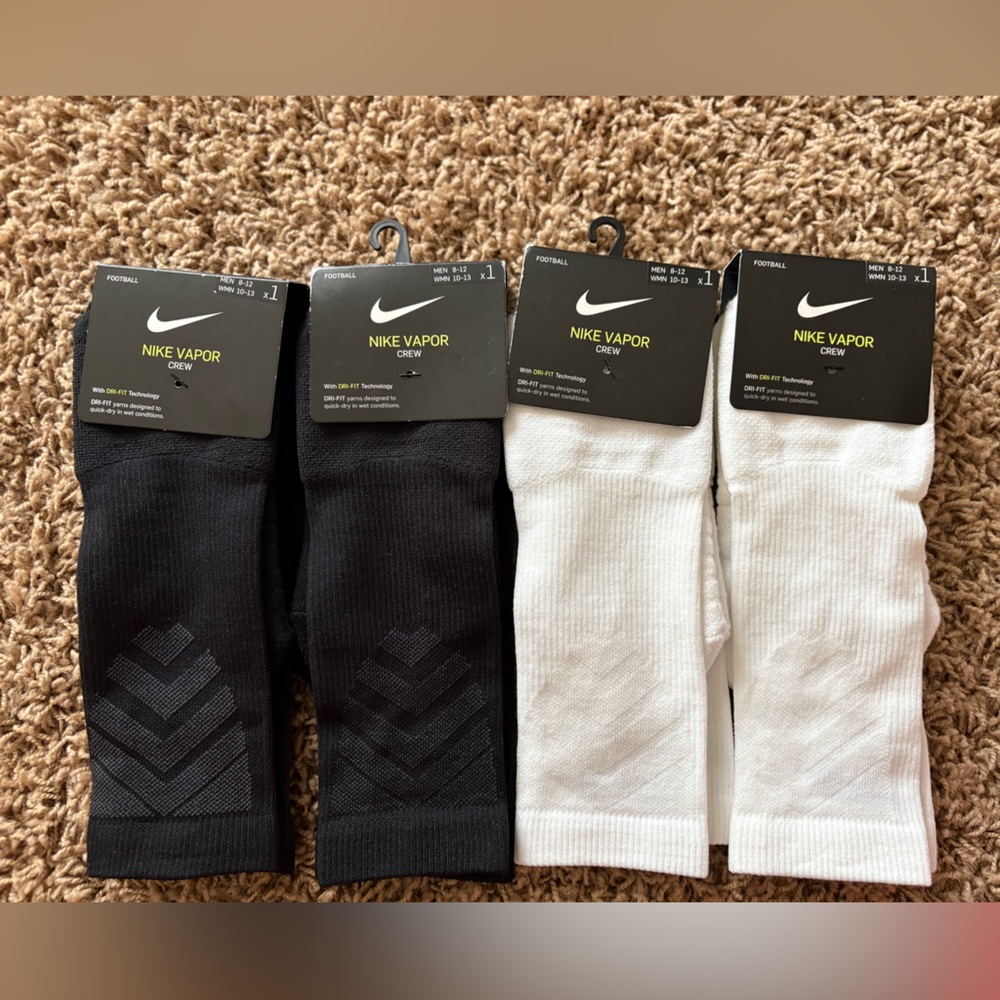 Nike Athletic Socks Black and White Performance Comfort 4pairs